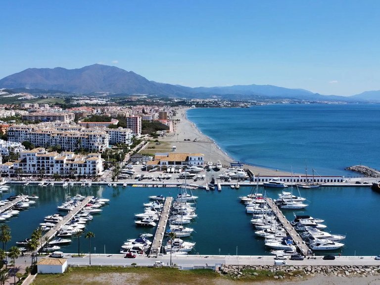 Apartment for Sale in La Duquesa, Malaga 16