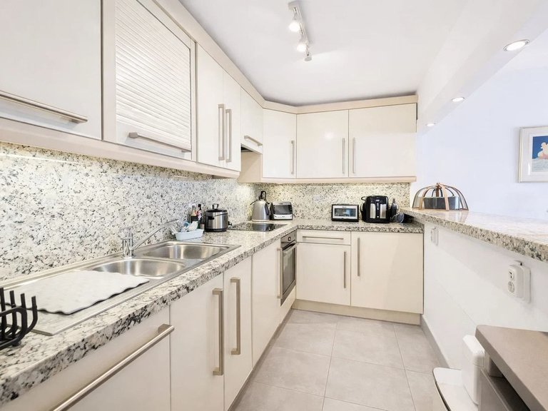 Apartment for Sale in La Duquesa, Malaga 5