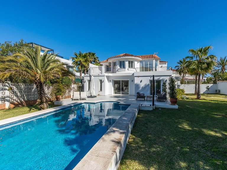 Villa for Sale in Marbesa, Malaga 31