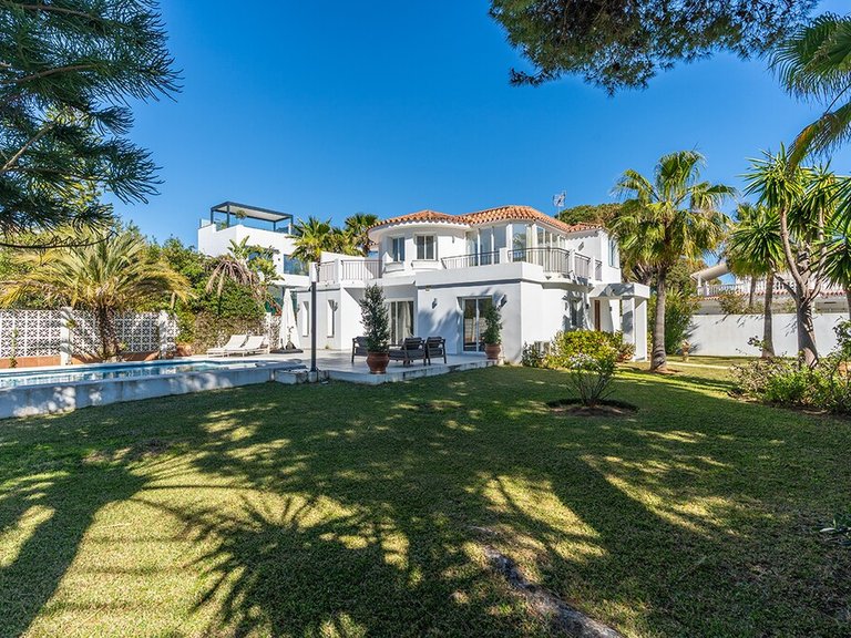 Villa for Sale in Marbesa, Malaga 32