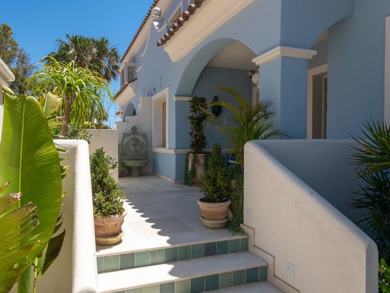 Villa for Sale in Puerto Banús, Malaga 13