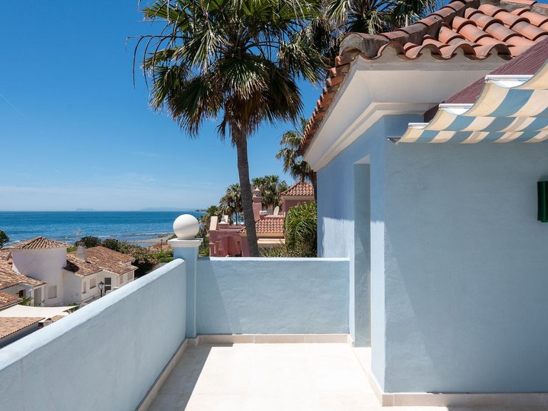 Villa for Sale in Puerto Banús, Malaga 2