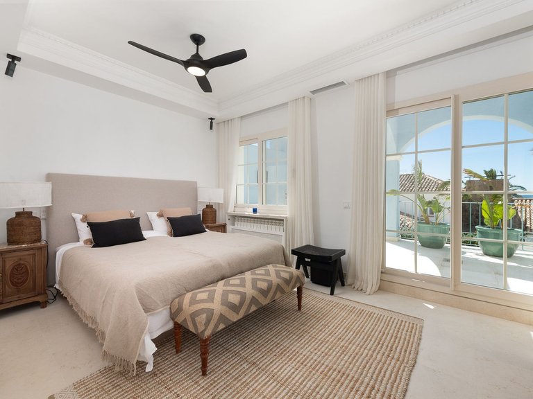Villa for Sale in Puerto Banús, Malaga 26