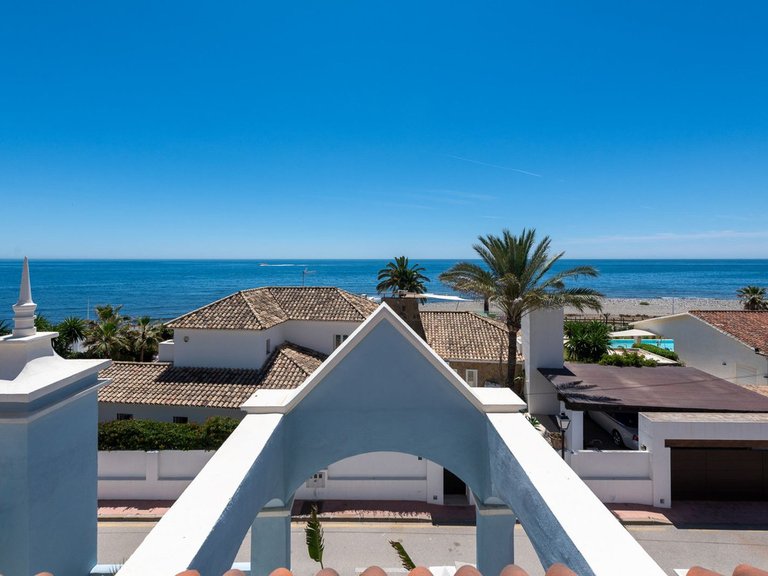 Villa for Sale in Puerto Banús, Malaga 3