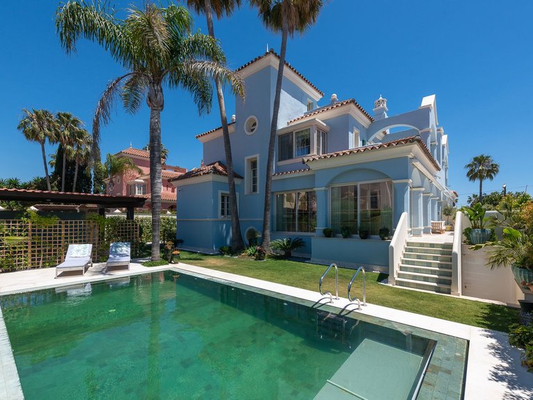 Villa for Sale in Puerto Banús, Malaga 37