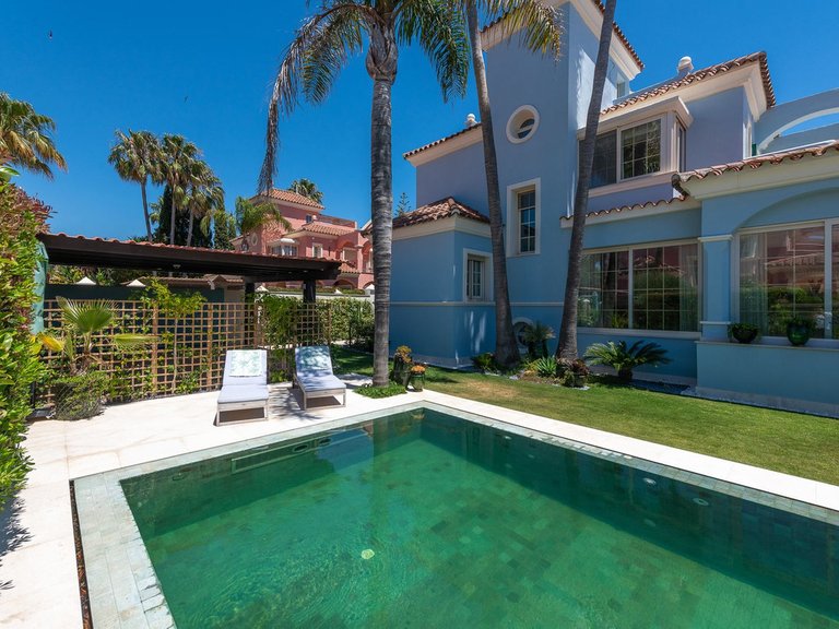 Villa for Sale in Puerto Banús, Malaga 8