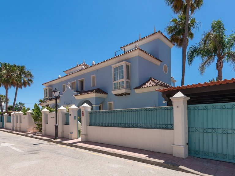 Villa for Sale in Puerto Banús, Malaga 9