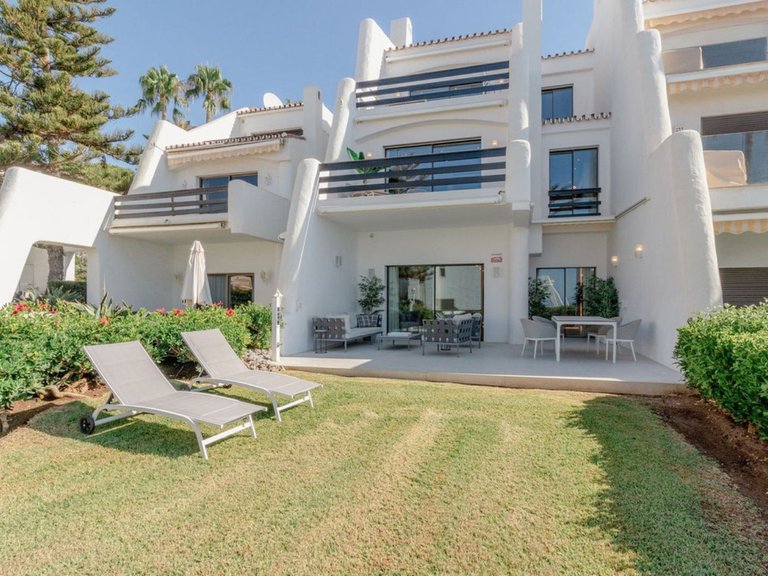 Villa for Sale in Puerto Banús, Malaga 1