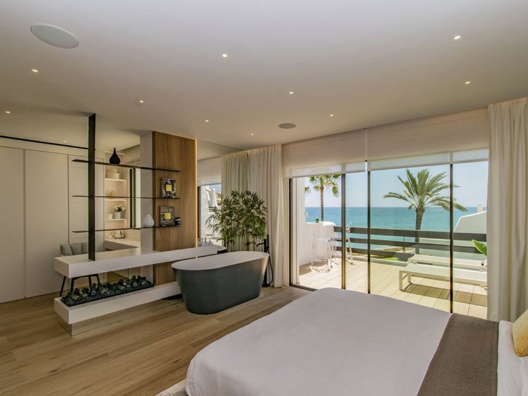 Villa for Sale in Puerto Banús, Malaga 10