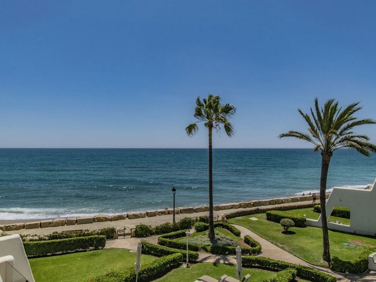 Villa for Sale in Puerto Banús, Malaga 2