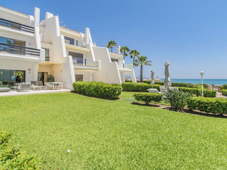 Villa for Sale in Puerto Banús, Malaga 3