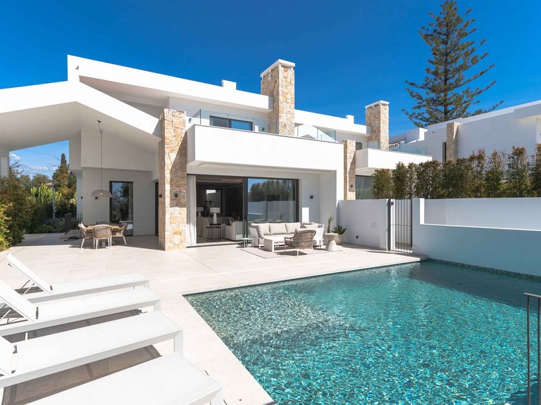 Villa for Sale in San Pedro De Alcántara, Malaga 1