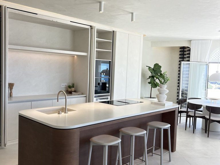 Penthouse for Sale in The Golden Mile, Malaga 1