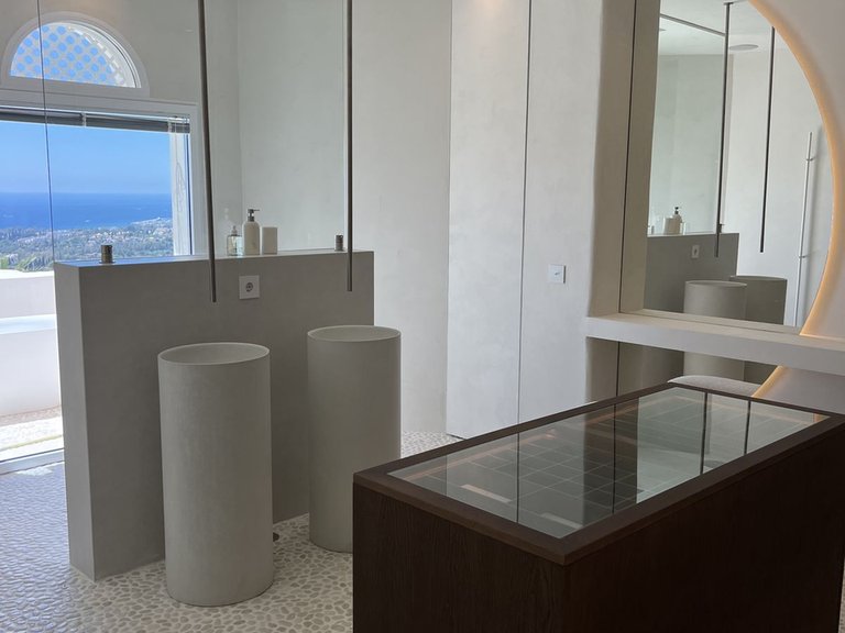 Penthouse for Sale in The Golden Mile, Malaga 13