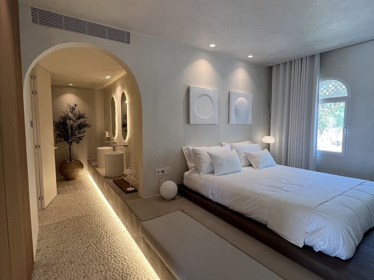 Penthouse for Sale in The Golden Mile, Malaga 16