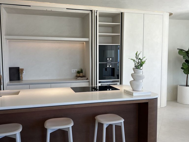Penthouse for Sale in The Golden Mile, Malaga 2