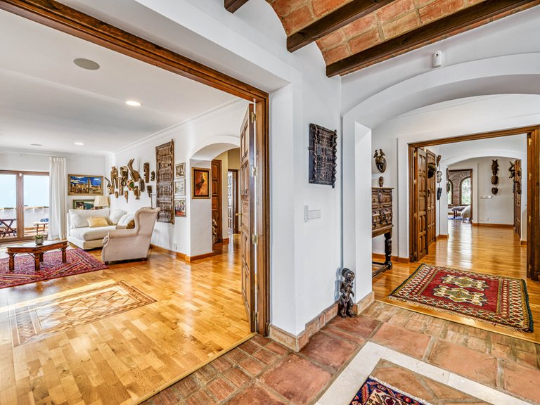 Villa for Sale in La Mairena, Malaga 32