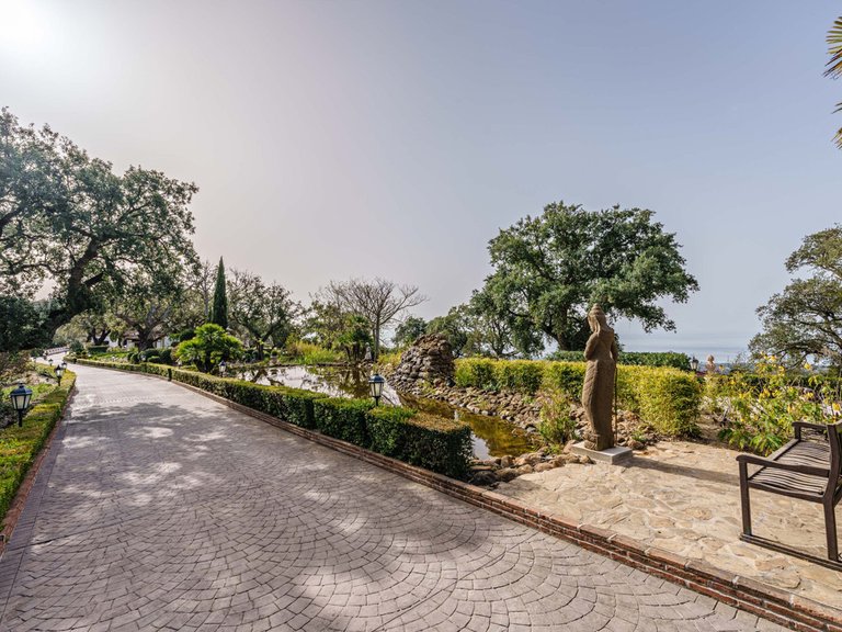Villa for Sale in La Mairena, Malaga 4