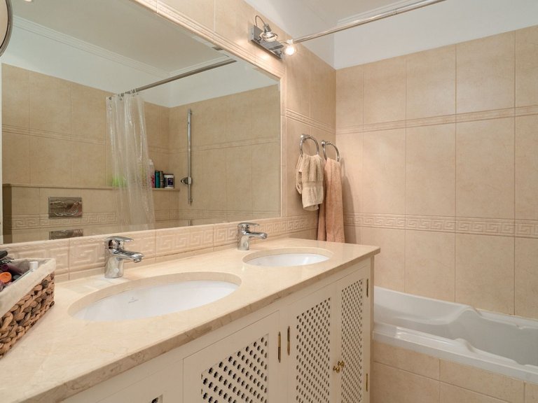 Villa for Sale in Estepona, Malaga 9
