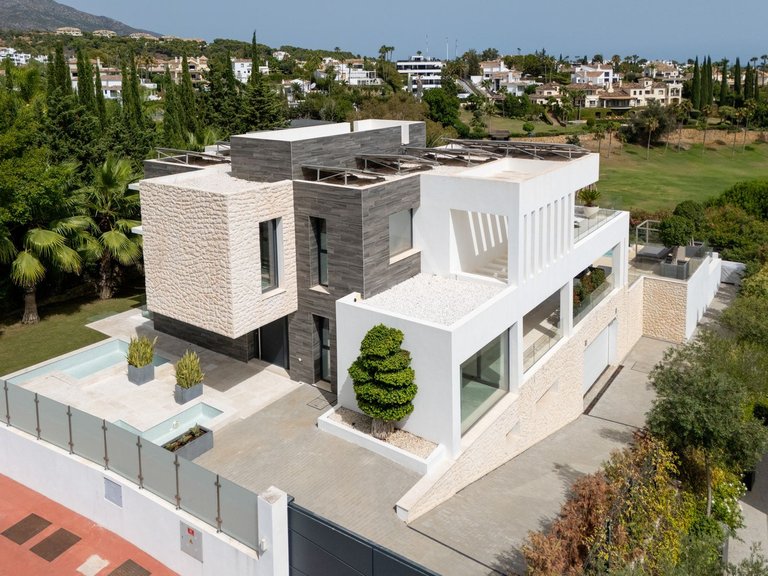 Villa for Sale in Nueva Andalucía, Malaga 54