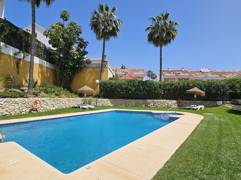 Villa for Sale in Sierrezuela, Malaga 1