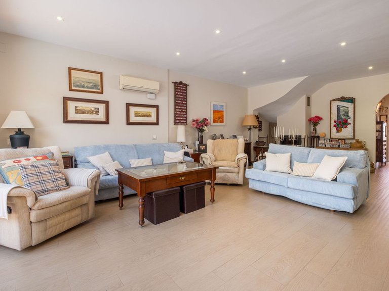 Villa for Sale in Sierrezuela, Malaga 16