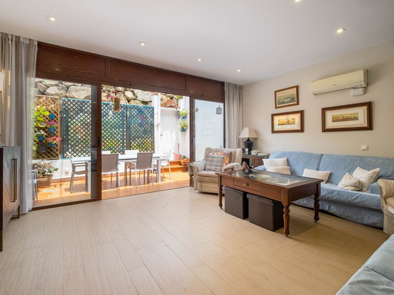Villa for Sale in Sierrezuela, Malaga 17