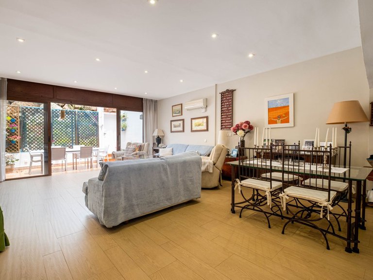 Villa for Sale in Sierrezuela, Malaga 18