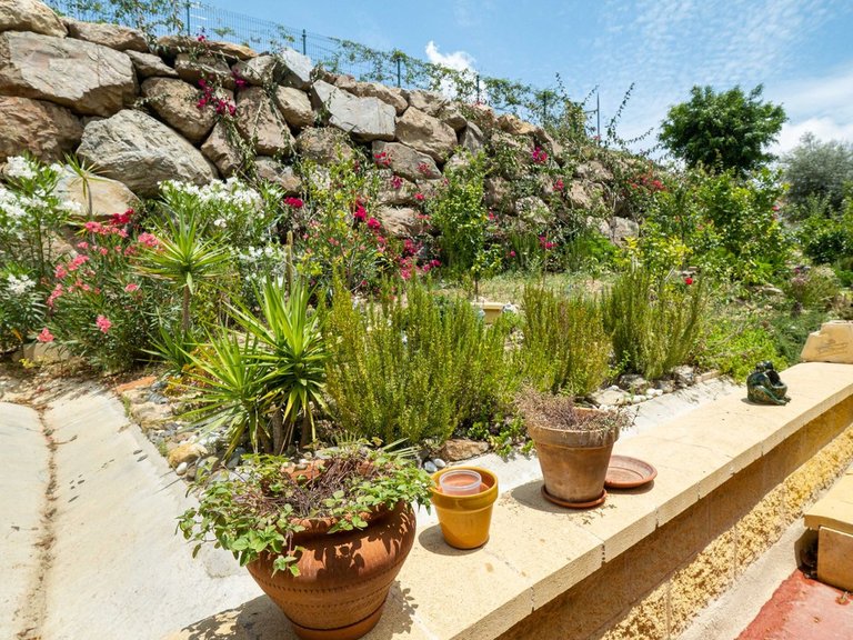 Villa for Sale in Sierrezuela, Malaga 19