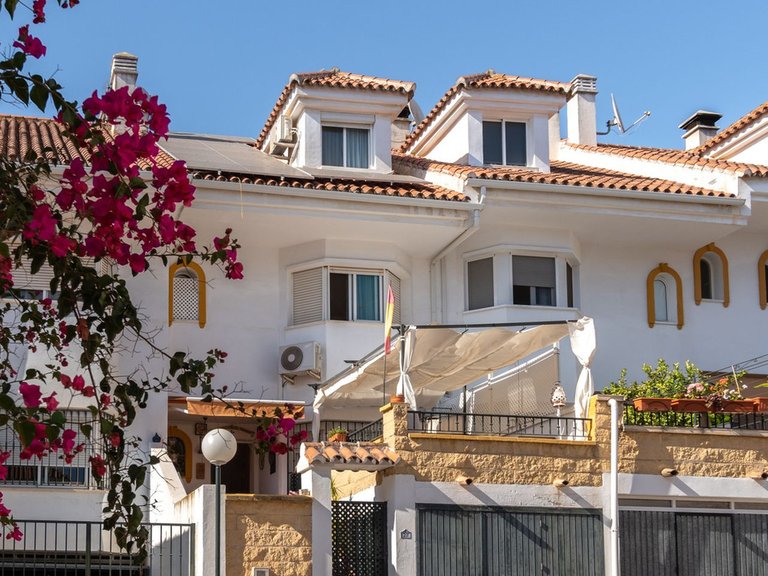 Villa for Sale in Sierrezuela, Malaga 27