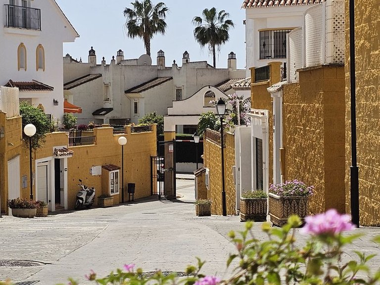 Villa for Sale in Sierrezuela, Malaga 3
