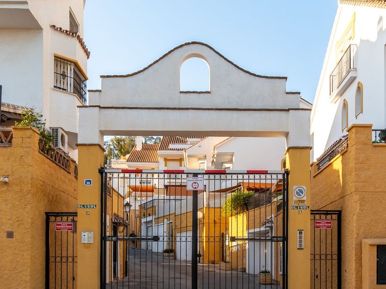 Villa for Sale in Sierrezuela, Malaga 31