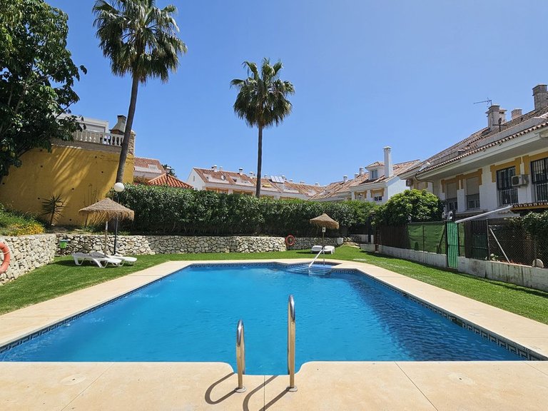 Villa for Sale in Sierrezuela, Malaga 32