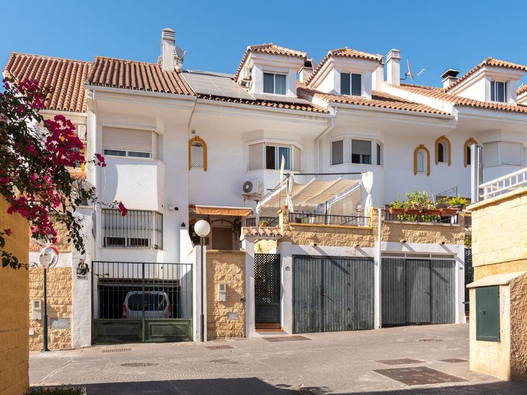 Villa for Sale in Sierrezuela, Malaga 4