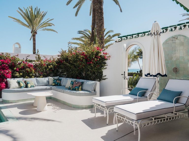 Villa for Sale in The Golden Mile, Malaga 1