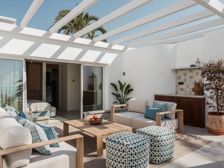 Villa for Sale in The Golden Mile, Malaga 3