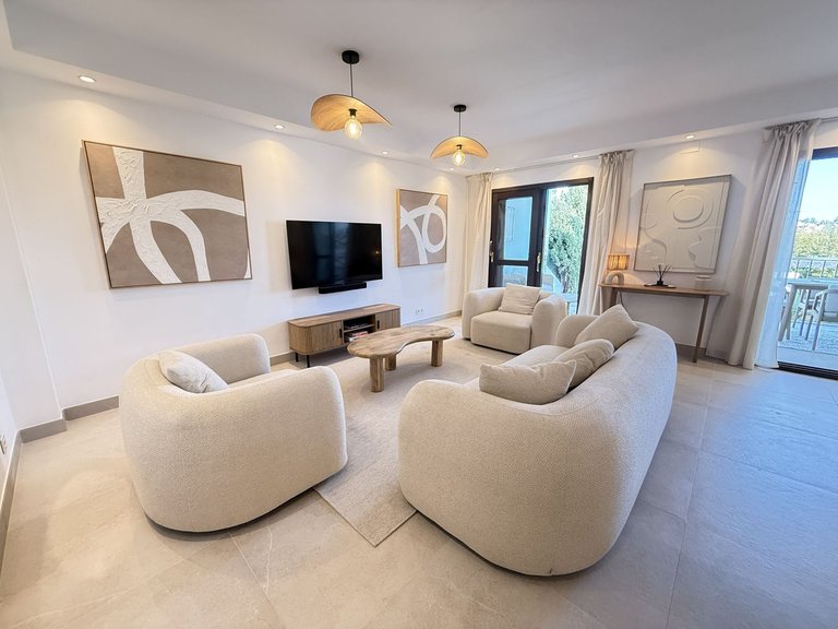 Villa for Sale in New Golden Mile, Malaga 2