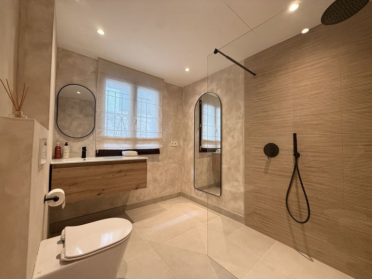Villa for Sale in New Golden Mile, Malaga 20