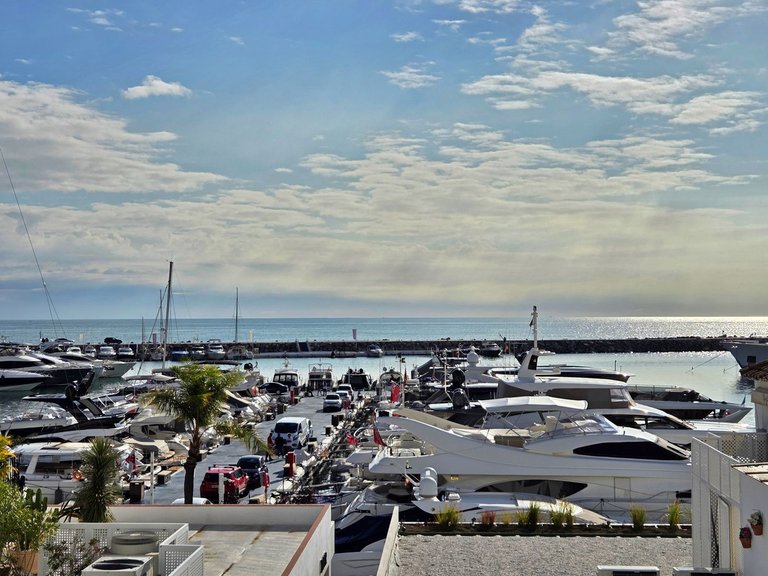 Apartment for Sale in Puerto Banús, Malaga 1