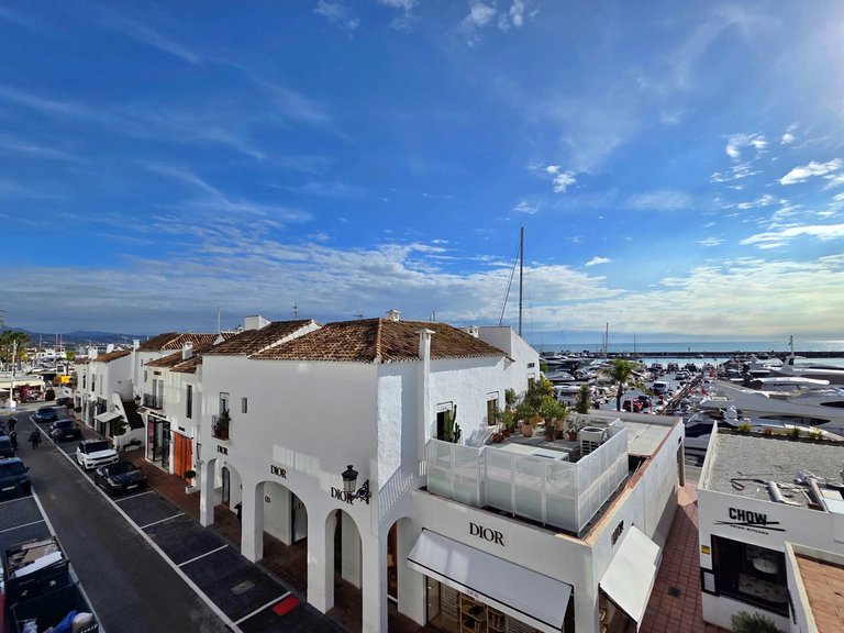 Apartment for Sale in Puerto Banús, Malaga 2