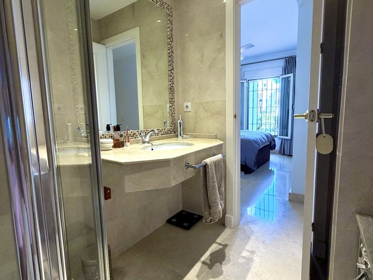 Apartment for Sale in San Pedro De Alcántara, Malaga 31