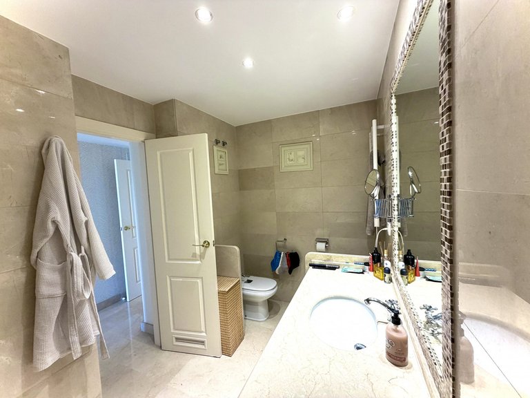 Apartment for Sale in San Pedro De Alcántara, Malaga 38