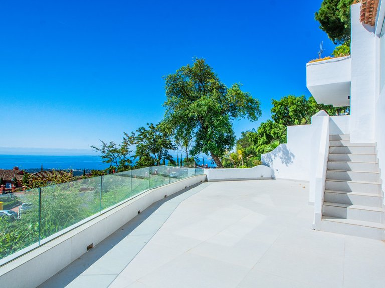 Apartment for Sale in La Mairena, Malaga 1