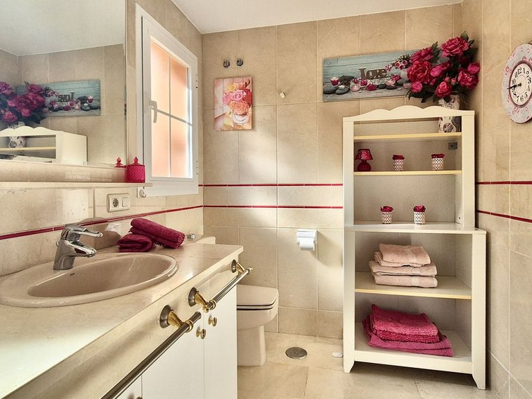 Apartment for Sale in Nueva Andalucía, Malaga 15