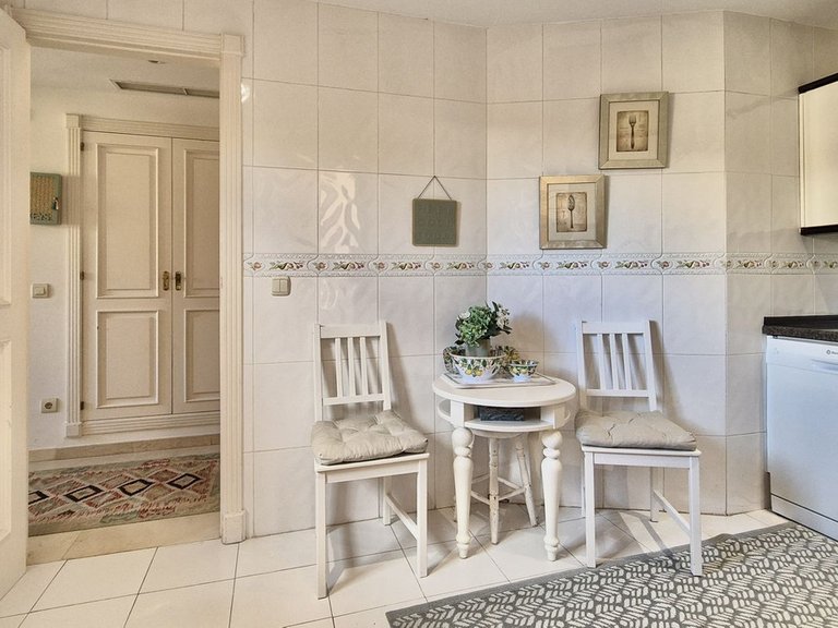 Apartment for Sale in Nueva Andalucía, Malaga 18