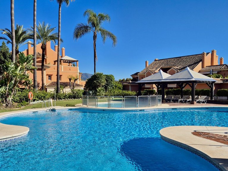 Apartment for Sale in Nueva Andalucía, Malaga 21