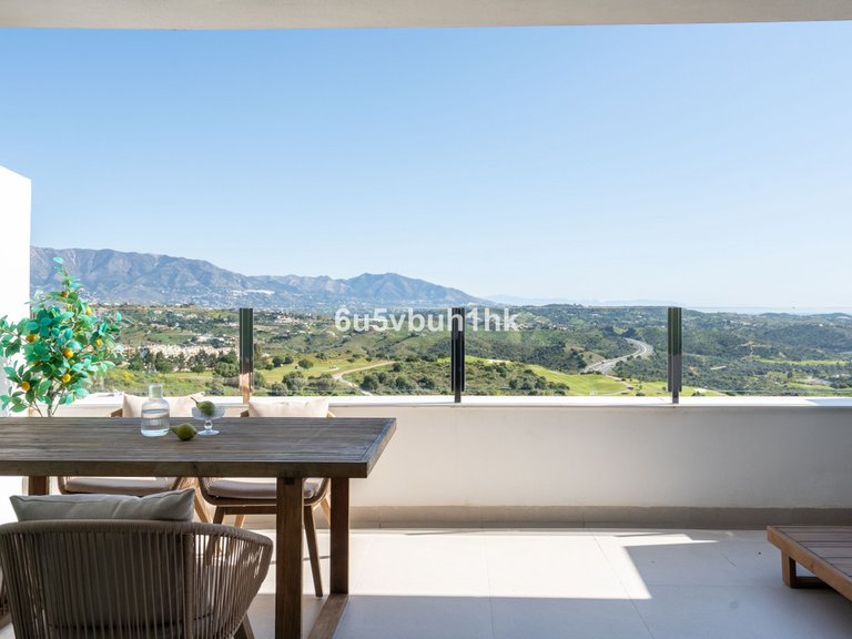 Apartment for Sale in Calanova Golf, Malaga 3