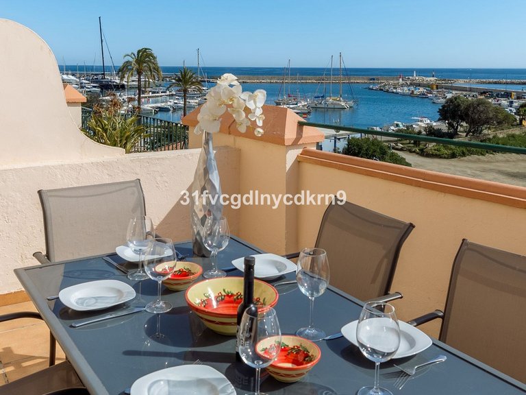 Villa for Sale in Estepona, Malaga 1