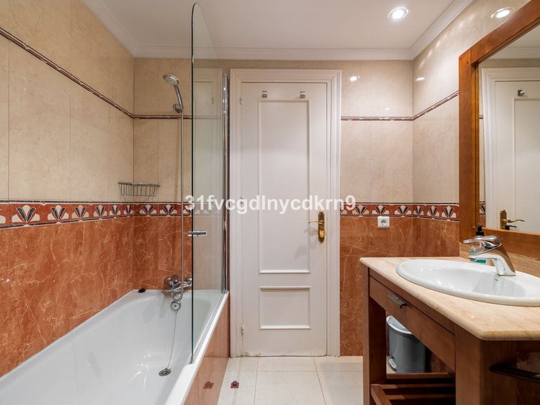 Villa for Sale in Estepona, Malaga 17
