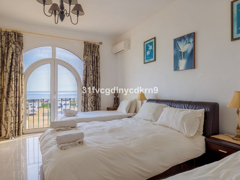 Villa for Sale in Estepona, Malaga 25